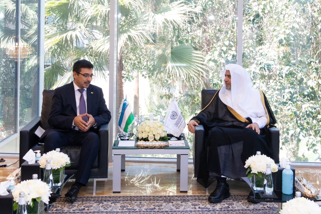 جناب د. محمد العیسی، رئیس هیئت علمای مسلمان از جناب اولوگبیک مقصودوف سفیر جمهوری ازبکستان در عربستان سعودی استقبال کرد.