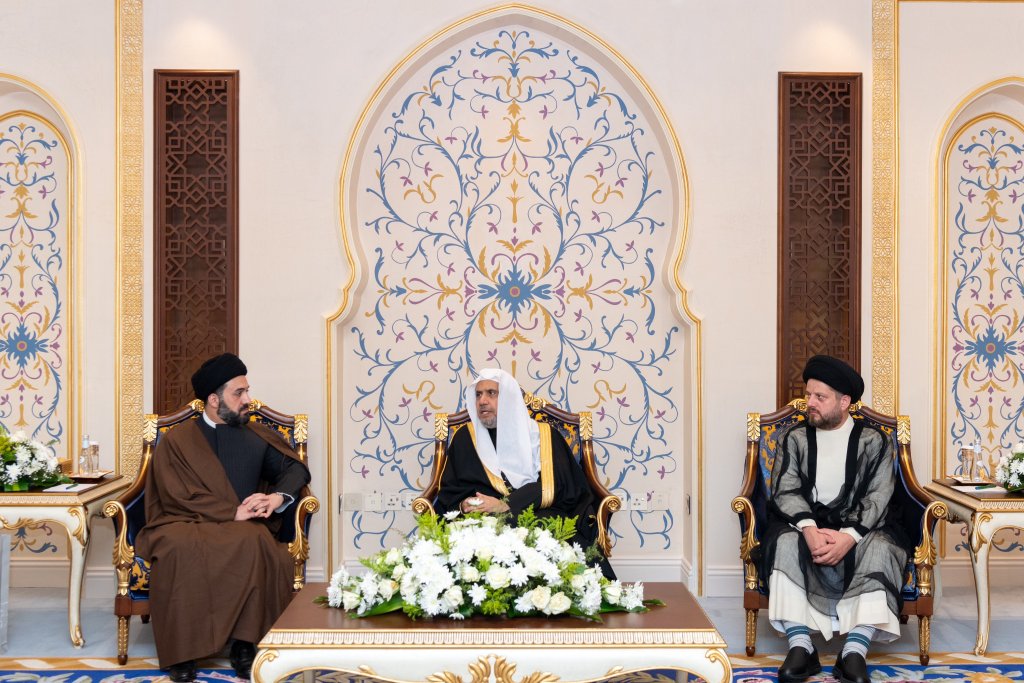 His Excellency Sheikh Dr. Mohammad Al-Issa, Secretary-General of the MWL and Chairman of the Organization of Muslim Scholars, met with several scholars from the Al-Khoei Institute