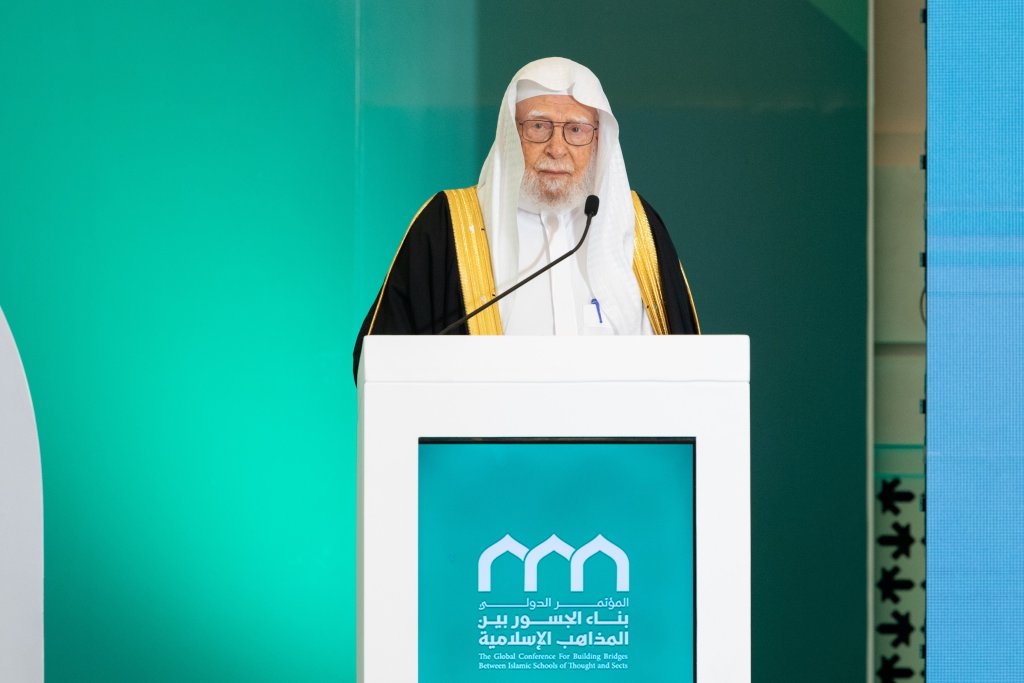 El Sheij Abdullah bin Abdul Mohsen Al Turki, miembro del Consejo de Grandes Ulemas, asesor en la Corte Real del Reino de Arabia Saudita, durante la sesión de clausura de la conferencia: "Construyendo puentes entre las escuelas islámicas":