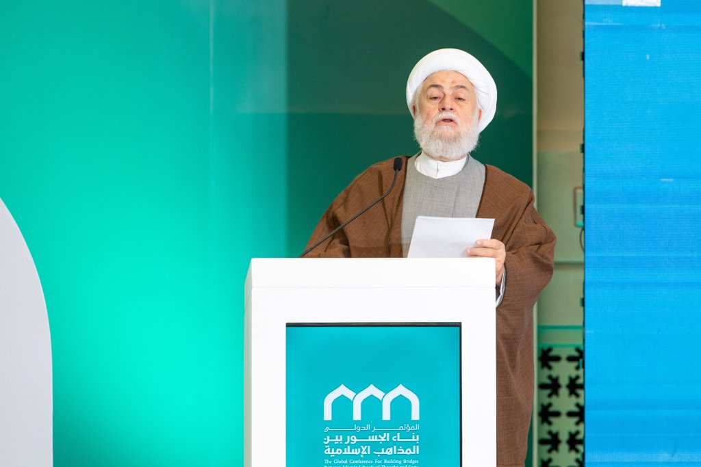 El responsable del Centro del Corán y la Sunna en la ciudad de Jalalabad en Afganistán, el Sheij Ahmad Shah Mukhles, durante la sesión de clausura de la conferencia: "Construyendo puentes entre las escuelas islámicas":