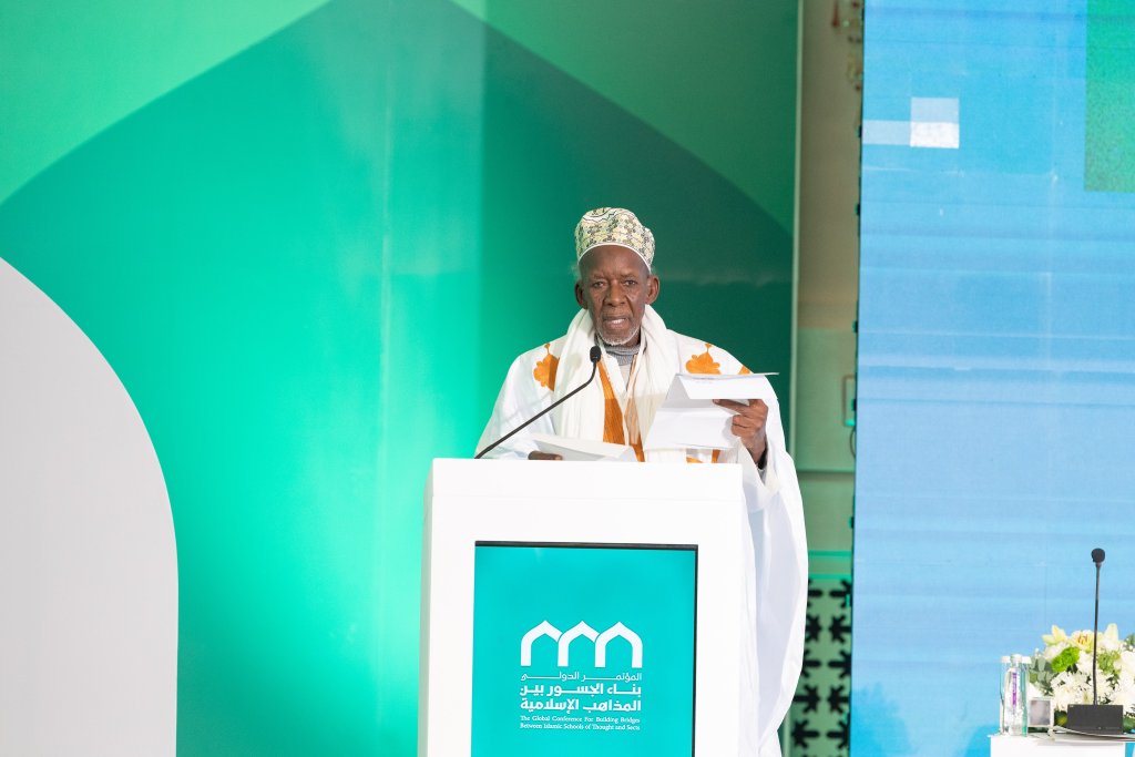 فضیلت رئیس اتحاد اسلامی آفریقا، شیخ محمد الماحي بن الشیخ ابراهیم نیاس، در سخنرانی خود در افتتاحیه کنفرانس: "ایجاد پل‌های میان مذاهب اسلامی" اظهار داشتند که: