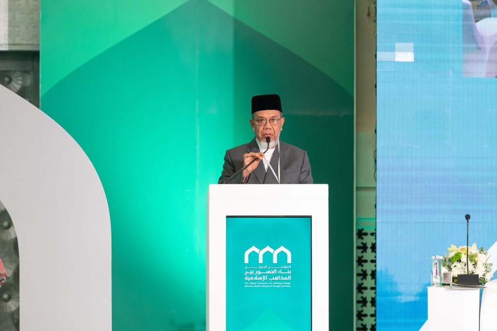 El Presidente de la Asociación de Ulemas Malasios, el Sheij Wan Mohammed ben Abdulaziz, durante la sesión de apertura de la conferencia: "Construyendo puentes entre las escuelas islámicas":