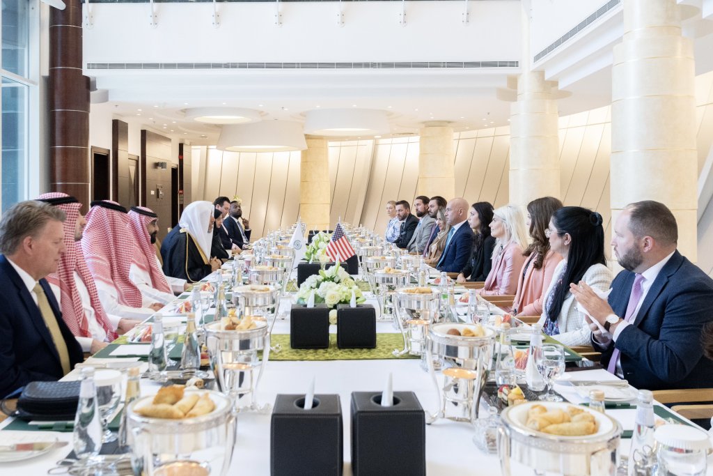 سیکرٹری جنرل عزت مآب شیخ ڈاکٹر محمد العیسی   نے اپنے ریاض دفتر میں امریکی کانگریس کے ارکان کے سینئر مشیروں اور ان کے معاونین کے ایک وفد سے ملاقات کی