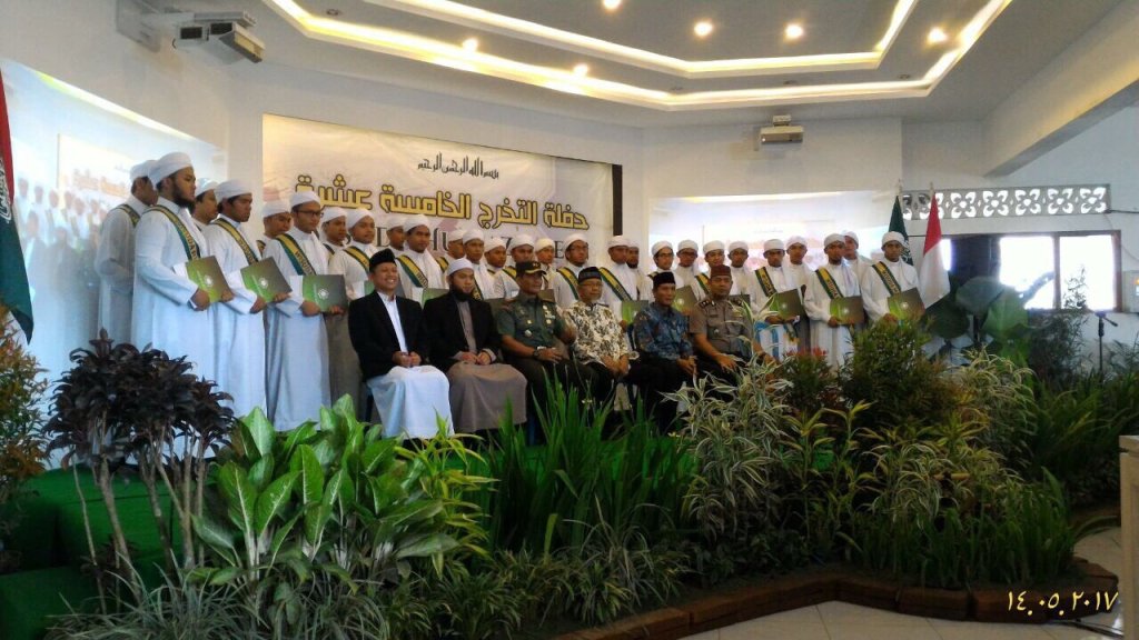 L'institut "Ich kariman" d’Indonésie organise avec l'OMMSQ de la LIM une cérémonie pour 53 de ses étudiants ayant mémorisé le Qour'an.