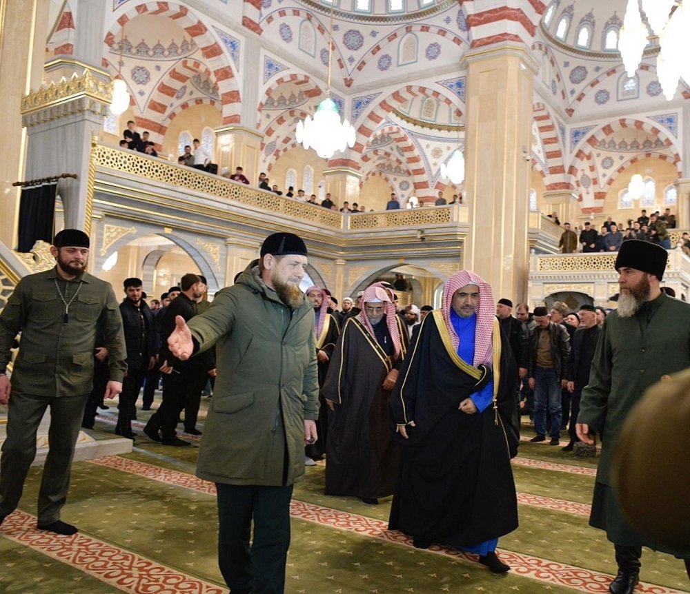 Le Président Tchétchène demande au cheikh D. Mohammad Alissa d’effectuer le sermon du Vendredi dans la grande mosquée de Grozny en présence des savants et des Muftis du monde musulman.