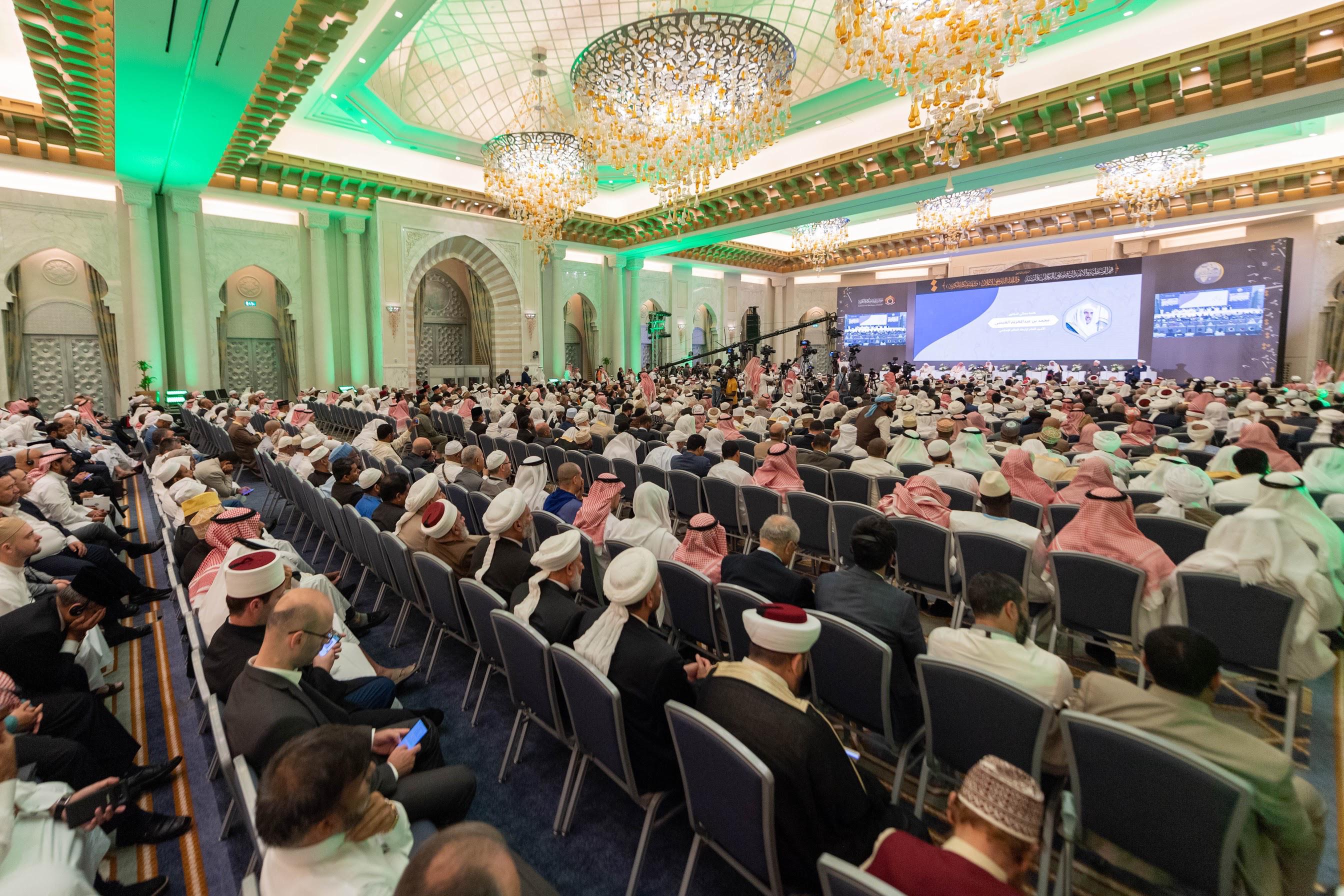 رابطة العالم الإسلامي تطلق تقريرها الدوري لمبادراتها وبرامجها حول العالم